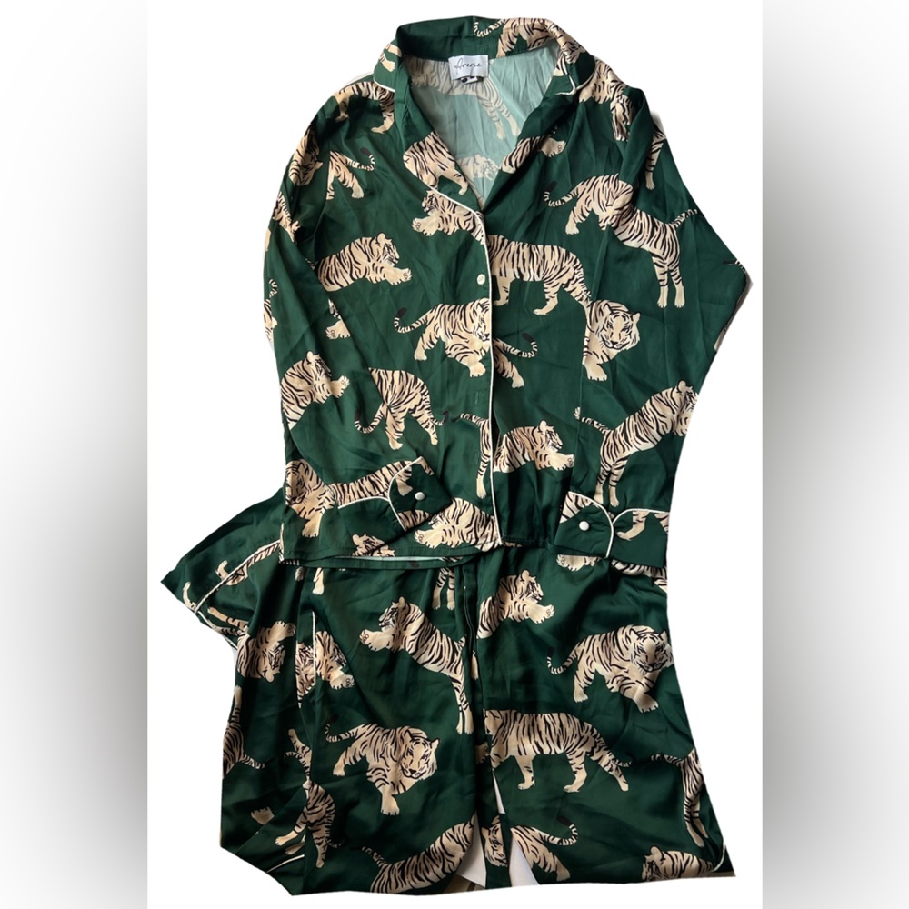 Averie | ZOLA
TWO-PIECE SET |Tiger Print Pajama Set - Picture 5 of 9